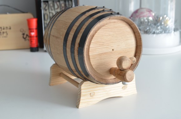oak barrel, barrel aged cocktails