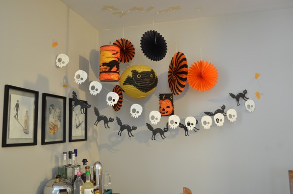 Halloween decs dining room
