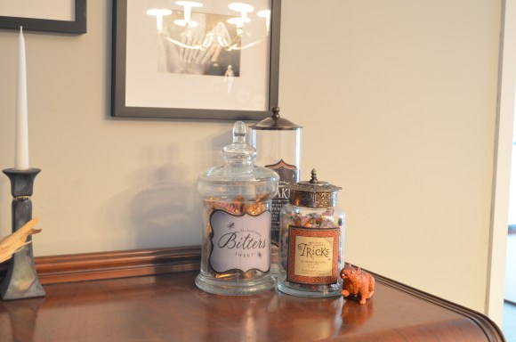 Halloween decs dining room