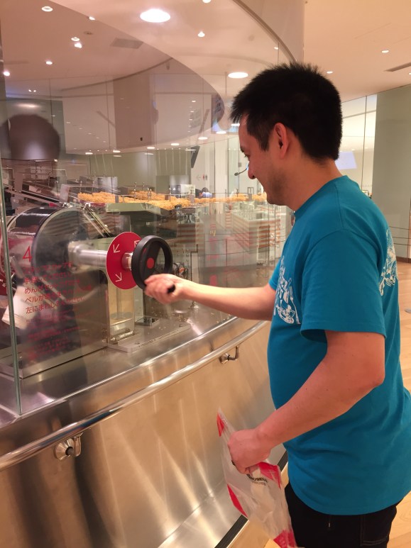 Cup Noodle Museum, making our own cup noodle