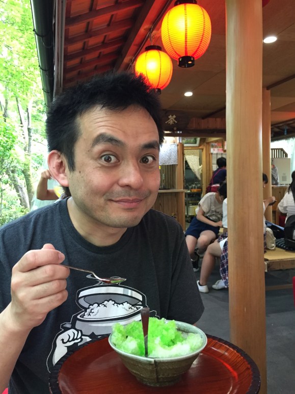 naoto eating kakigori, Kyoto, Kiyomizu Temple