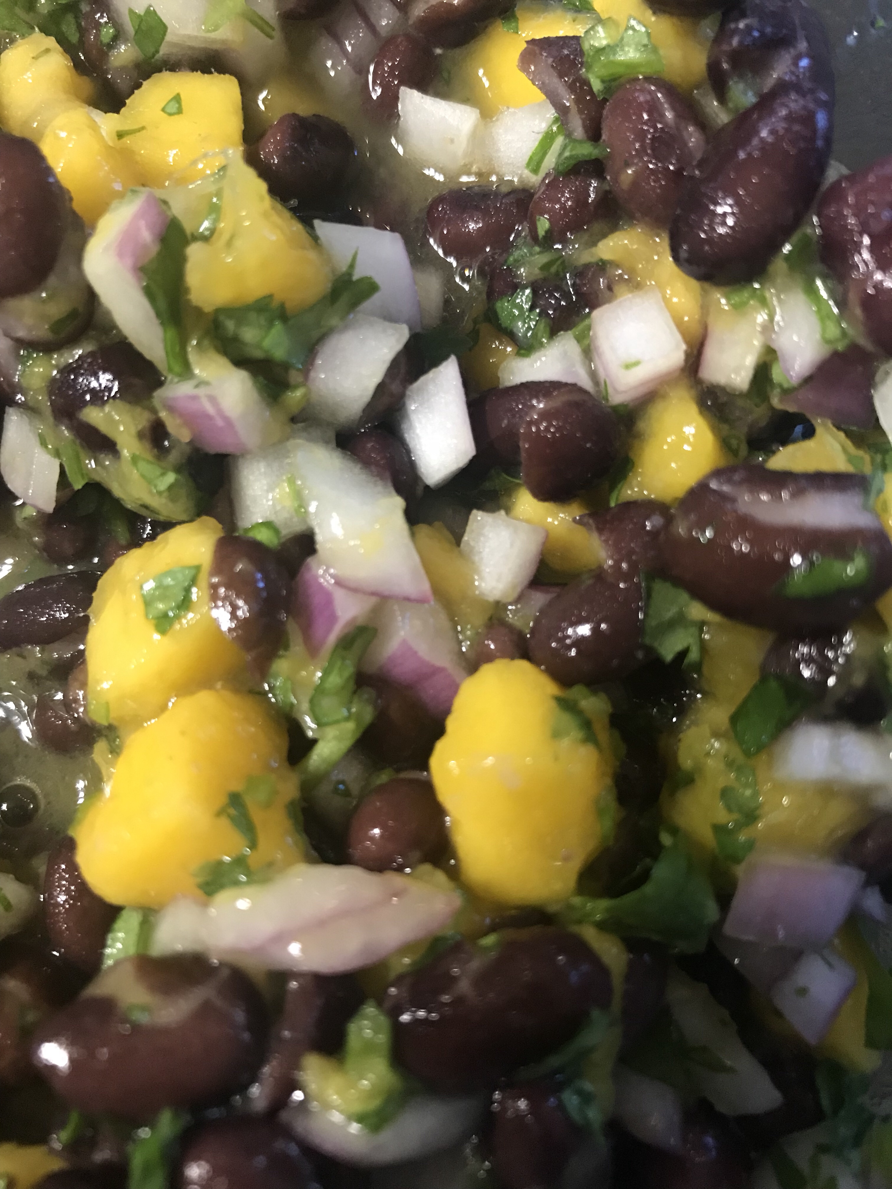 mango salsa, mango black bean salsa, mango, black bean, red onion, lime, cilantro, fresh salsa